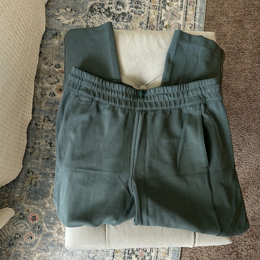 Cropped ribbed lululemon pant